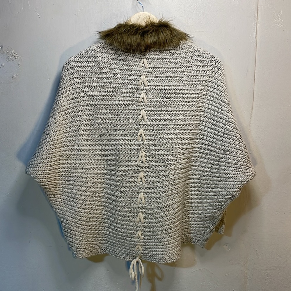 Anthropologie/Northern Angle Raglan Sleeve Fur Accent Sweater  -L- #0045 - Picture 2 of 10
